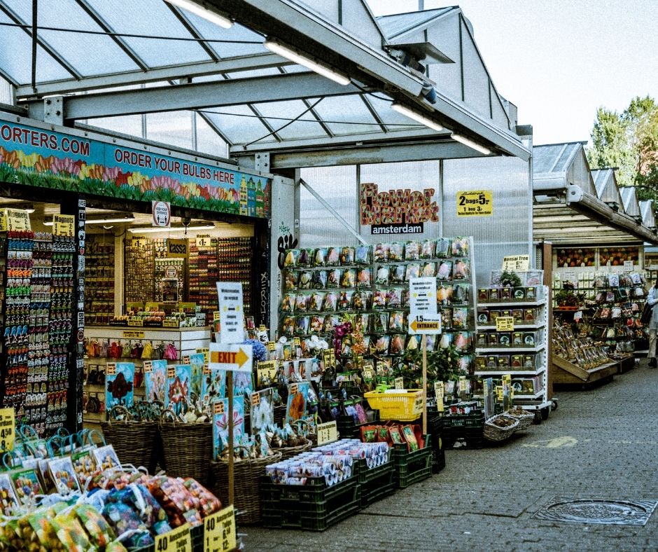 Bloemenmarkt nabij THIS Hostel Amsterdam